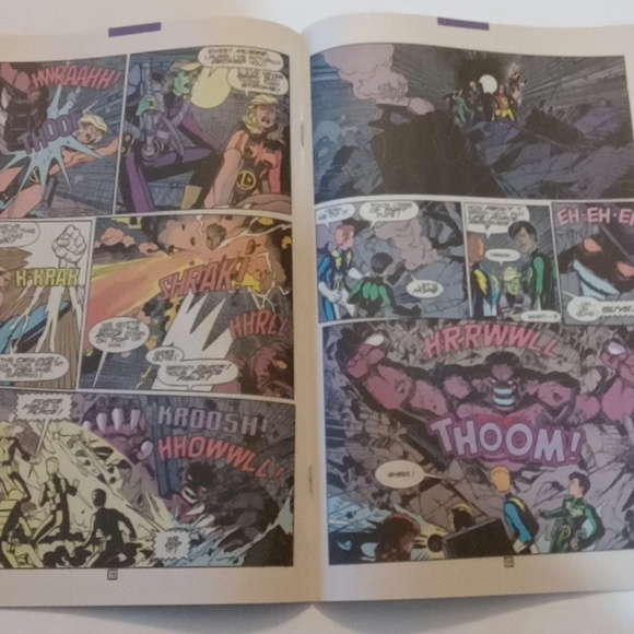 Batman & Legionnares Bundle of 2 DC Comic Books Super Heroes - Picture 8 of 9